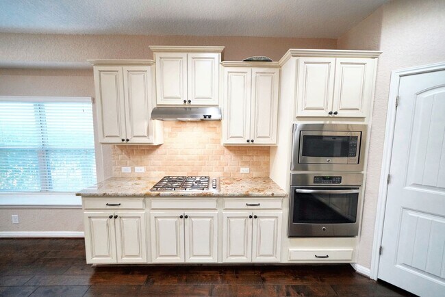 Building Photo - Executive 5-Bedroom Home in Coveted Crossvine Subdivision - Realtor Commission: $750