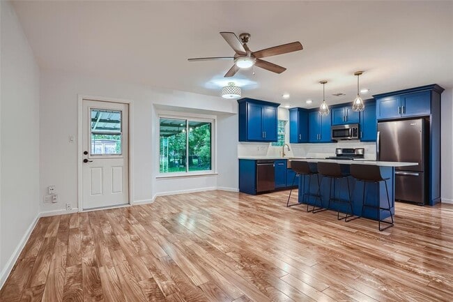 Building Photo - 507 Seminole Dr