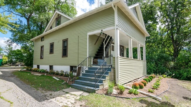 Primary Photo - 2455 S Main St