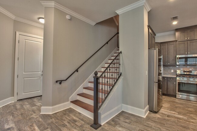 Building Photo - Unbelievable 3 Bedroom 3 Bathroom Upscale Town Home