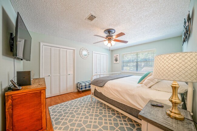 Building Photo - 125 Carl Dr