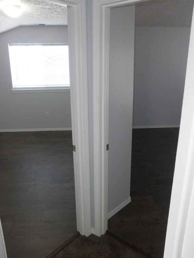 Building Photo - Extra features