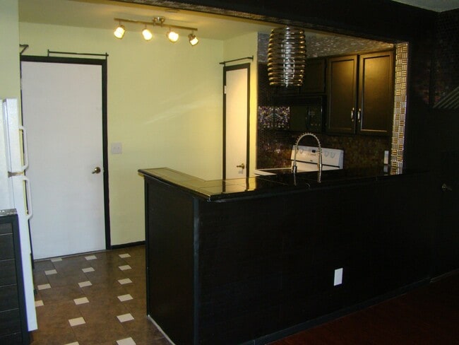 Building Photo - 30 E Brown Rd