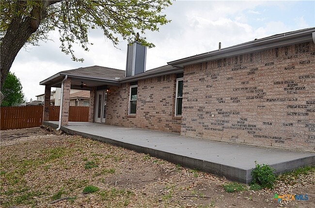 Building Photo - 423 Reservation Dr