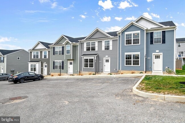 Building Photo - 2609 Maplewood Cir