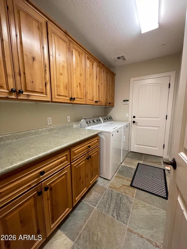 Building Photo - 12035 W Red Hawk Dr