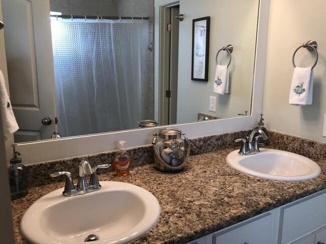 Building Photo - 104 Sailhouse