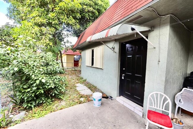 Building Photo - 7851 SW 10th Ct