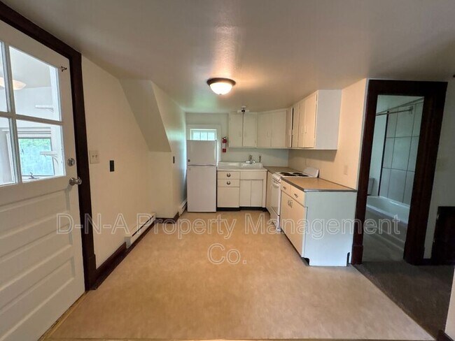 Building Photo - 4036 Manor Dr