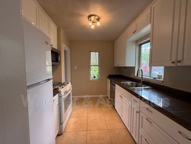 Building Photo - 1575 S 800 E