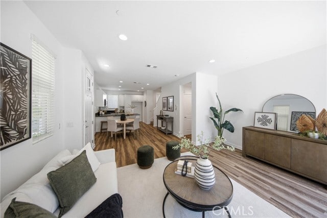 Building Photo - 385 N Avelina Way