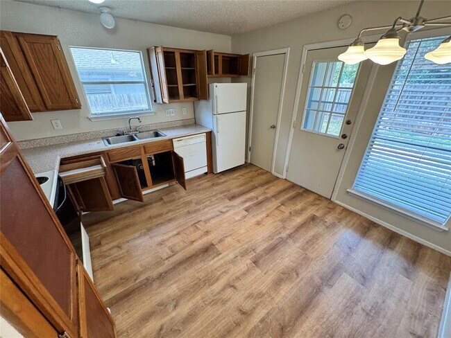 Building Photo - 9624 Sugar Hill Dr