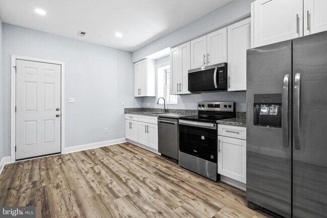 Building Photo - 2615 Lauretta Ave