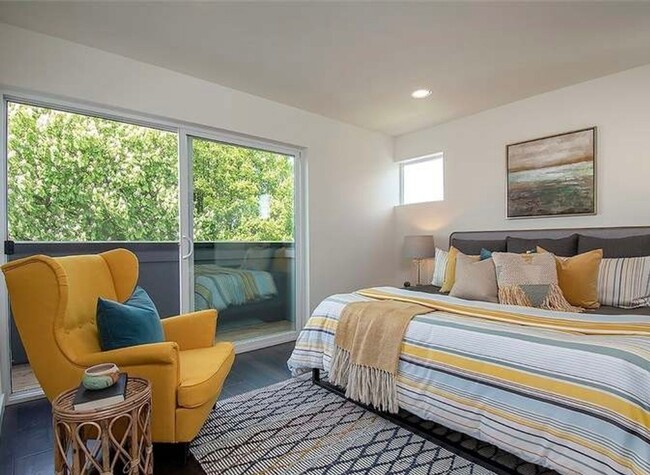 Building Photo - 4bd/4ba Townhouse in Queen Anne