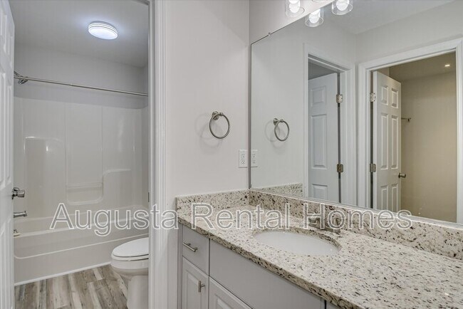 Building Photo - 4728 Laural Oak Dr