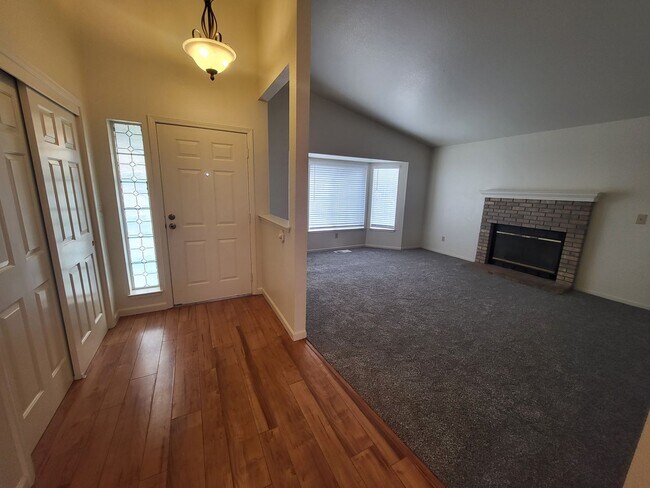 Building Photo - 630 Boulder Cir