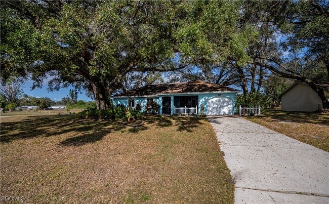 Building Photo - 4001 E Sunflower Cir