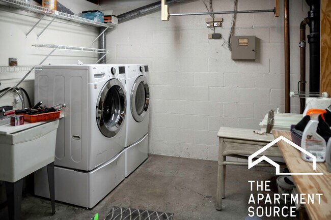 Building Photo - 1810 N Fremont St