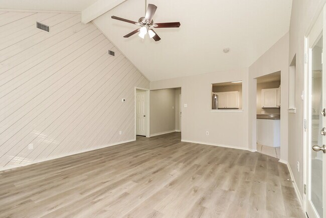 Building Photo - 6216 N Park Dr