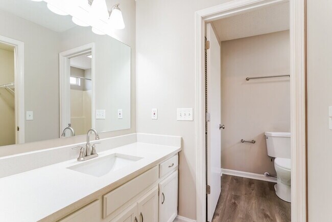 Building Photo - 1016 Mansker Dr