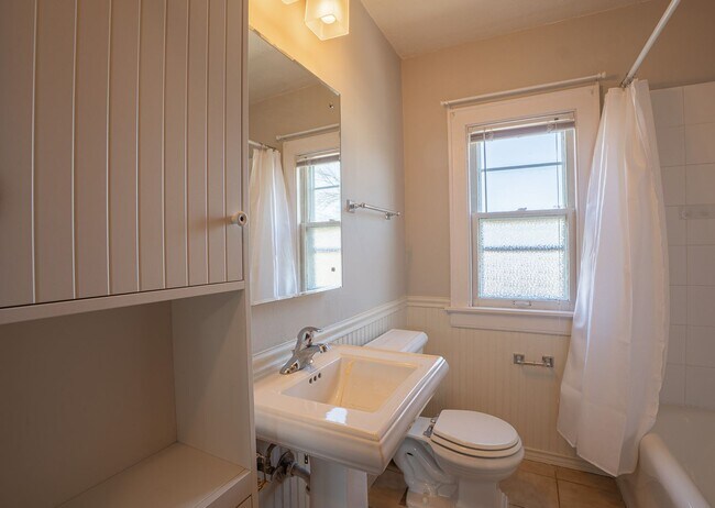 Building Photo - 2572 N 66th St