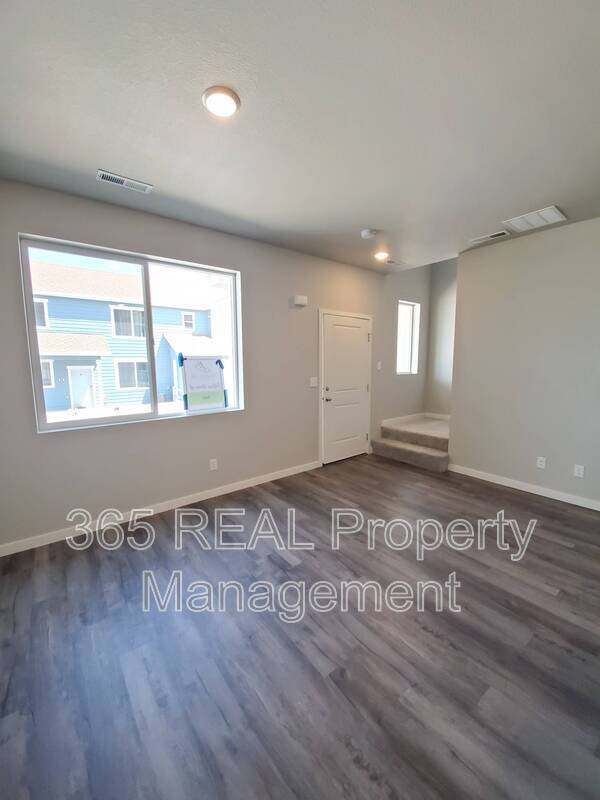 Building Photo - 701 Applegate Trail