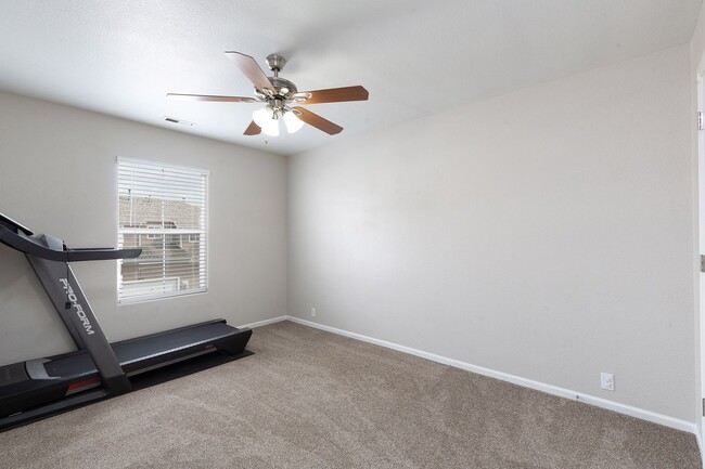 Building Photo - Stunning Townhouse for Rent