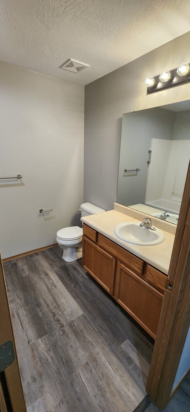 Hall bath - 108 S Maple St