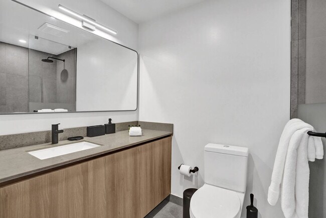 Building Photo - 121 NE 5th St