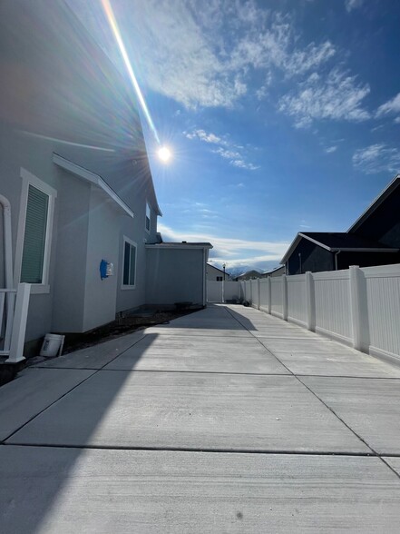 Building Photo - 6373 S Largo Vis Dr