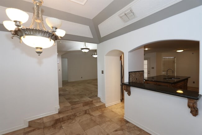 Building Photo - 609 St James Ct