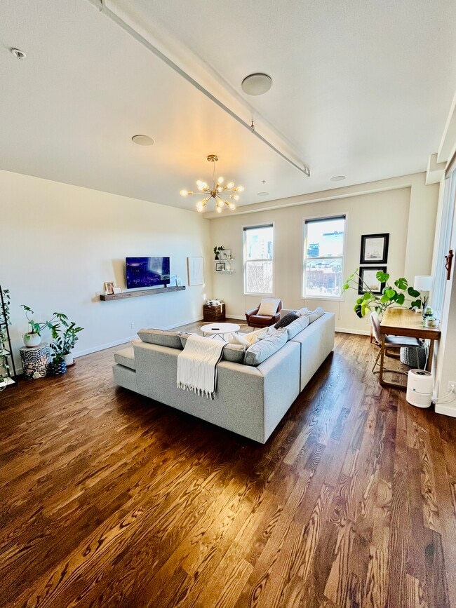 Building Photo - 1521 Central St