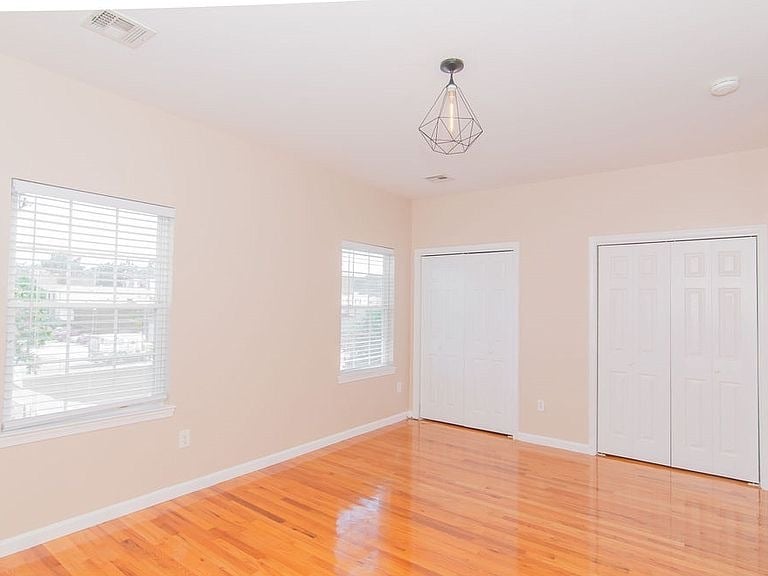 Bedroom - 80 Roosevelt Ave