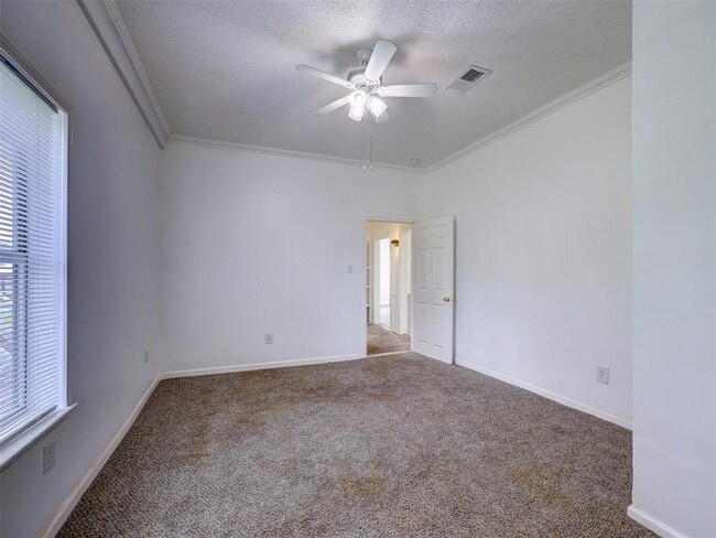 Building Photo - 610 Linden St