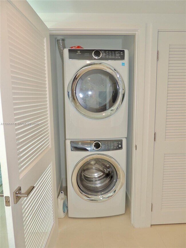 Building Photo - 1170 101st St