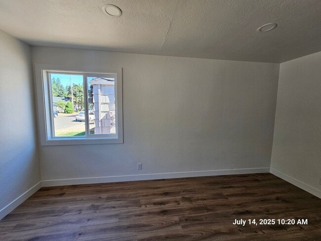 Building Photo - 408-410 SW Elmwood Ave