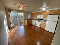 Building Photo - Downtown 2 bedroom ground floor apartment