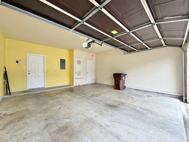 Building Photo - 3300 Forest Creek Dr