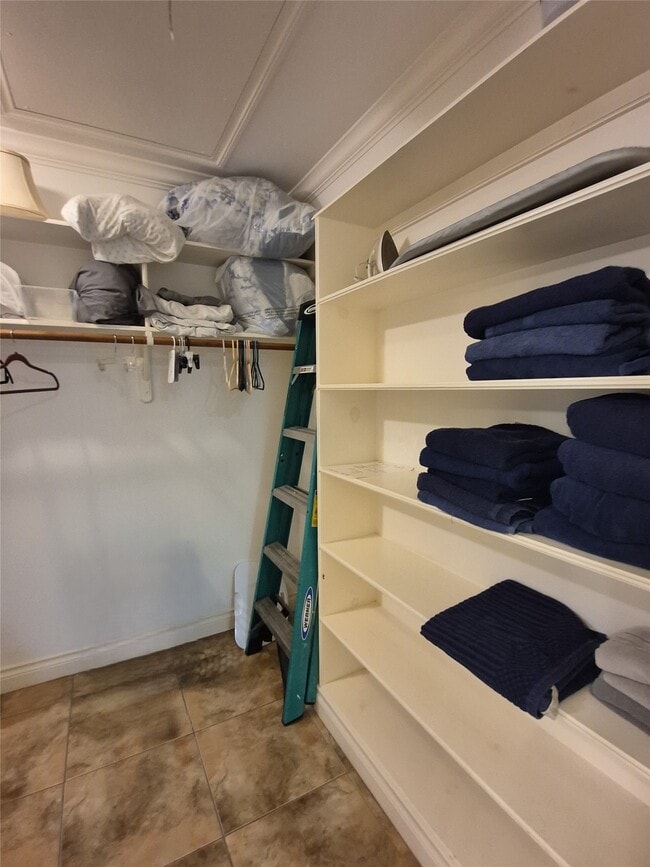 Building Photo - 402 1/2 Avenue A