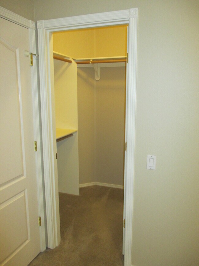 Building Photo - Three Bedroom Home in North Salem with Vaulted Ceiling and Skylight