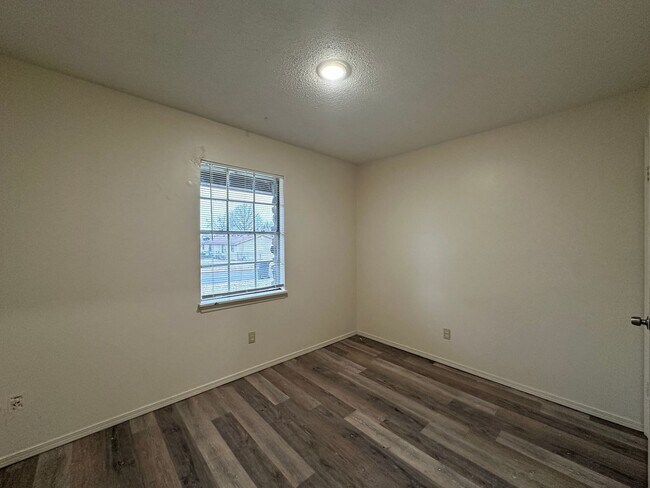 Building Photo - 3505 Elm St