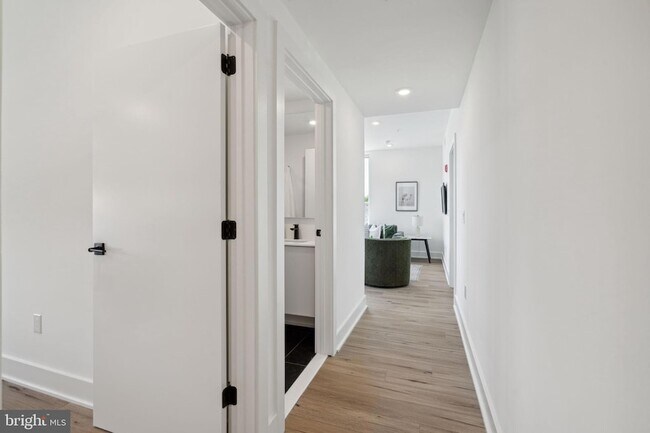 Building Photo - 139 W Chelten Ave