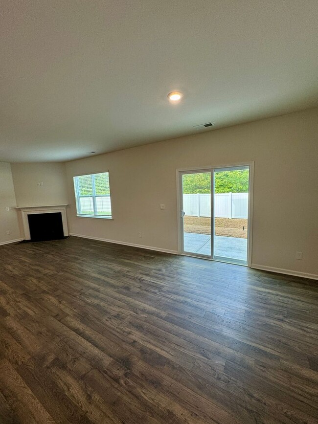 Building Photo - New 3BR/2.5BA Home in Hamilton Woods