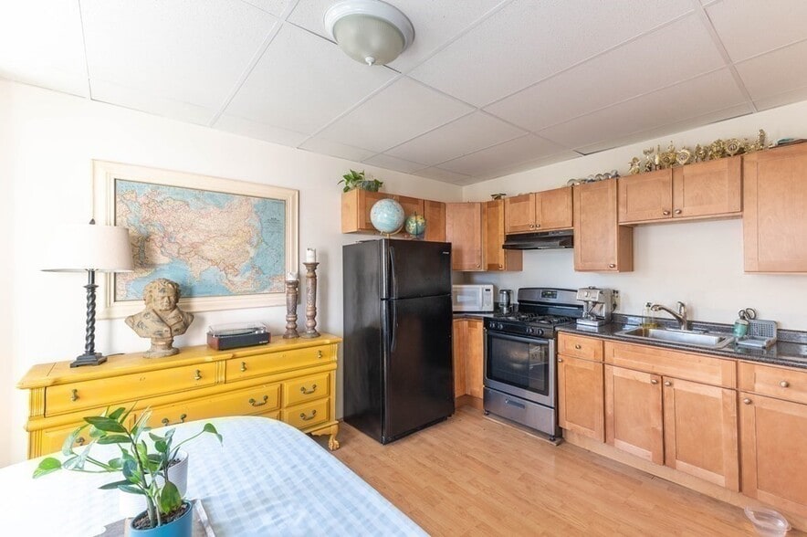 Primary Photo - 202 Washington St