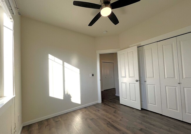 Building Photo - Gorgeous 5-Bedroom Home in University Place!