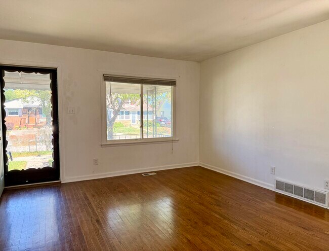 Building Photo - 2190 Sonoma Ave