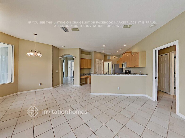 Building Photo - 11909 Clubhouse Dr