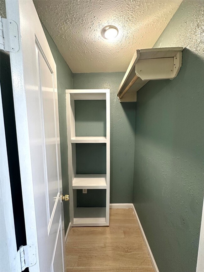 Building Photo - 8611 Findlay St