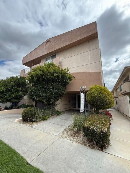 Building Photo - 4328 Mammoth Ave