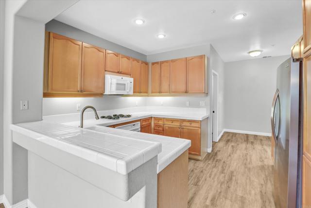 Building Photo - 2318 Fallbrook Pl